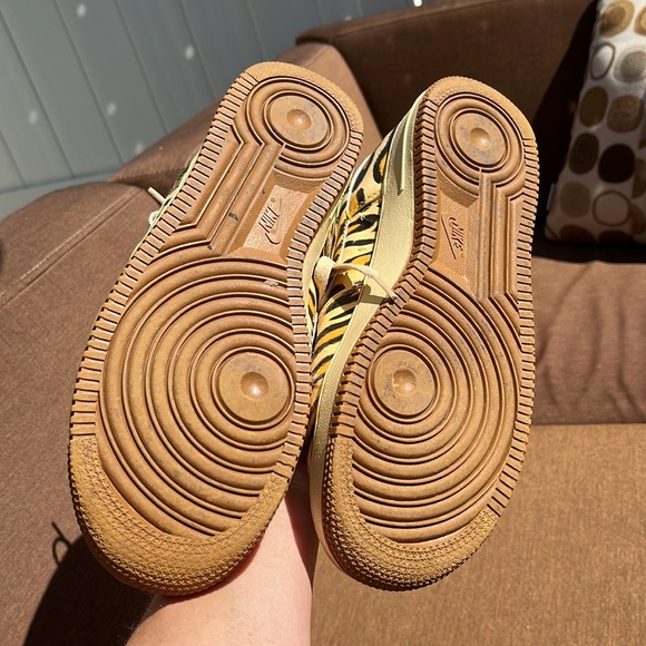 Nike Air Force 1 in leopard print 🖤💛 - Picture 3 of 6